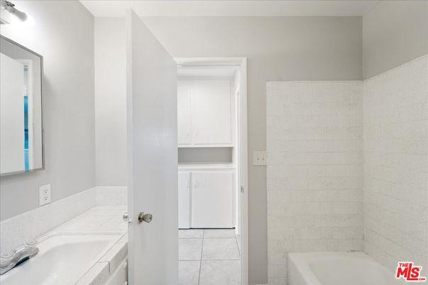Bathroom, Interior, Tile Countertops