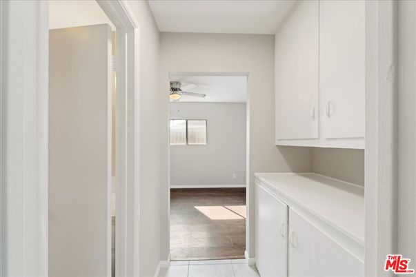 Interior, Washer, Wood Texture Flooring