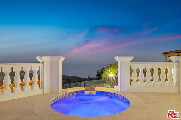 Exterior, Pool, Water