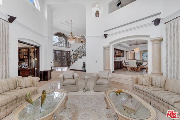 Chandelier, Dining room, Interior, Living room, Pendant Lights