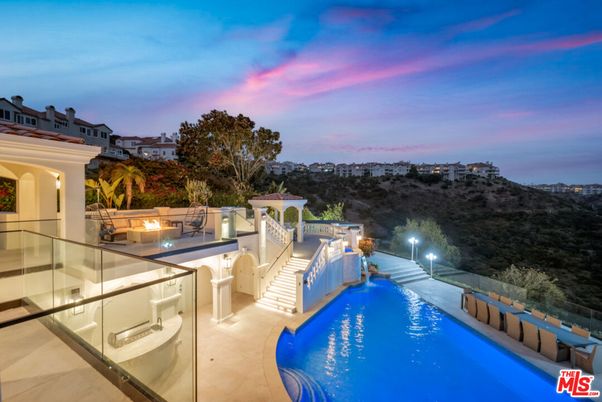 Exterior, Pool, Other