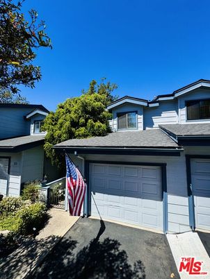 Attached, Exterior, Facade, American Craftsman