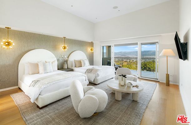 Bedroom, Interior, Pendant Lights, Recessed Lighting, Wood Texture Flooring