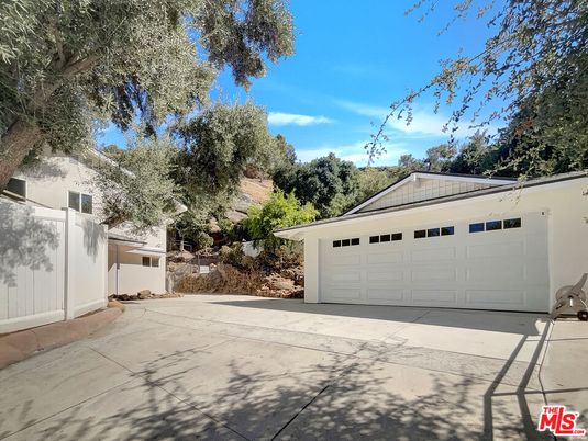 Detached Garage, Exterior