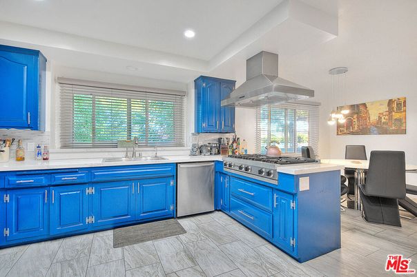 Dining room, Interior, Kitchen, Pendant Lights, Recessed Lighting, Stainless Steel Appliances