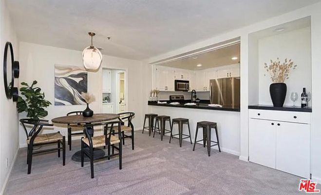 Dining room, Interior, Kitchen, Pendant Lights, Recessed Lighting, Stainless Steel Appliances