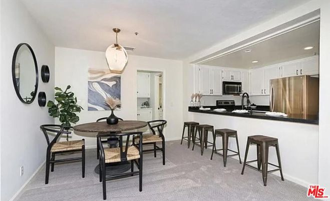 Dining room, Interior, Kitchen, Pendant Lights, Recessed Lighting, Stainless Steel Appliances