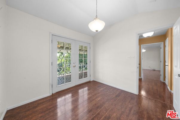 Empty room, Interior, Pendant Lights, Wood Texture Flooring