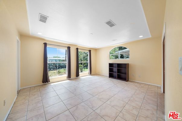 Empty room, Interior, Recessed Lighting