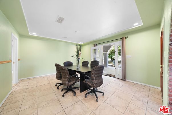 Dining room, Interior, Recessed Lighting
