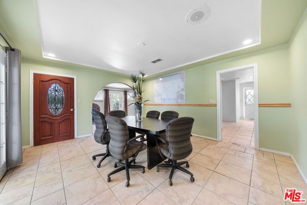 Dining room, Interior, Recessed Lighting