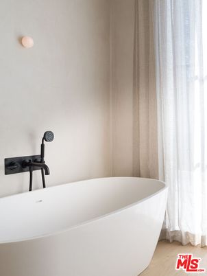 Bathroom, Free Standing Baths, Interior