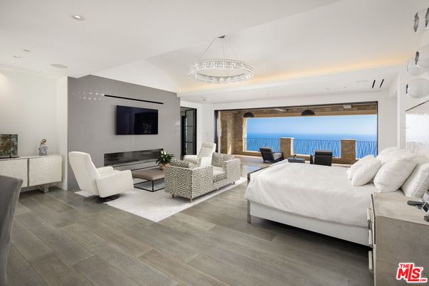 Bedroom, Interior, Living room, Pendant Lights, Recessed Lighting, Water, Wood Texture Flooring