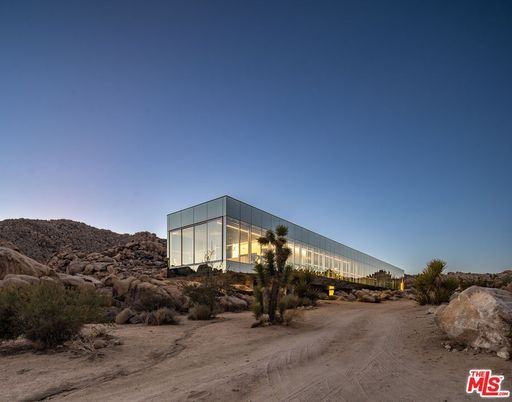 Backyard, Exterior, Facade, Modern