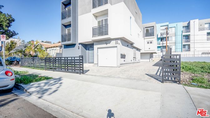Attached, Exterior, Facade, Modern
