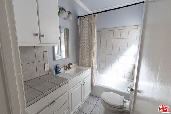 Bathroom, Interior, Tile Countertops