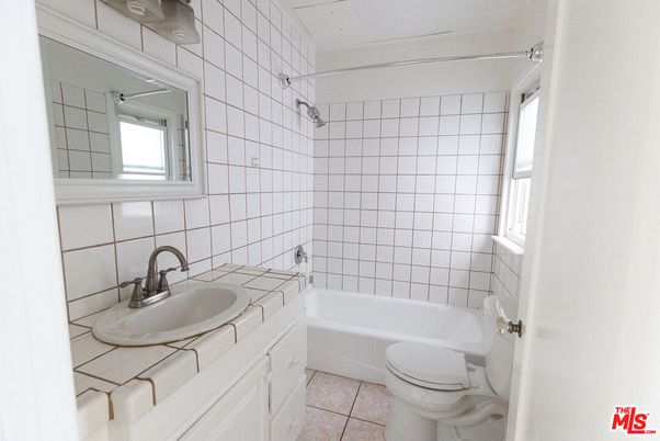 Bathroom, Interior, Tile Countertops