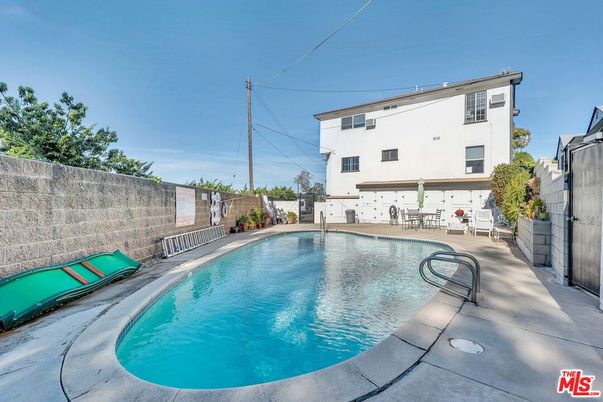Exterior, Pool