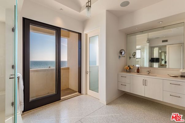 Bathroom, Interior, Recessed Lighting, Water