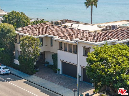 Attached, Exterior, Facade, Water, Mediterranean