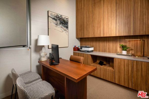 Home Office, Interior