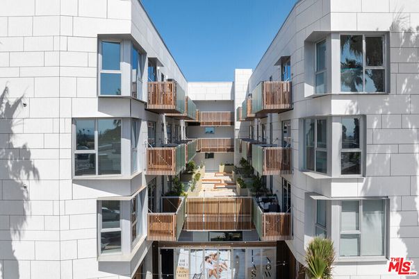 Exterior, Facade, None