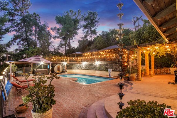 Exterior, Pool