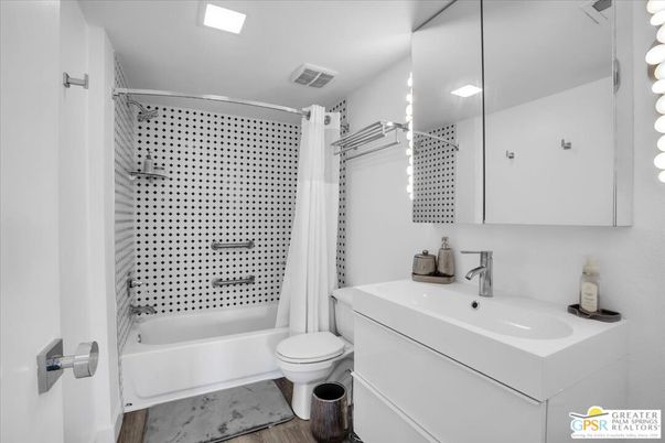 Bathroom, Interior, Recessed Lighting, Wood Texture Flooring