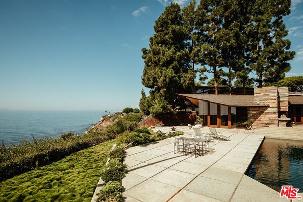 Exterior, Lake