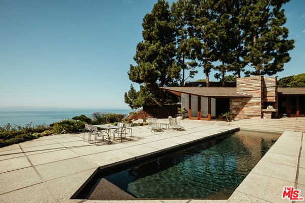 Exterior, Lake