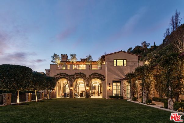 Backyard, Exterior, Facade, Mediterranean