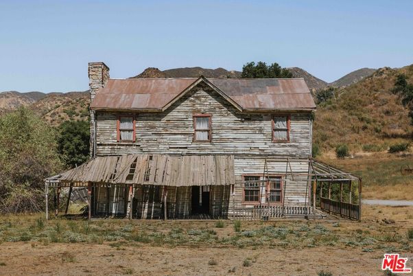 Backyard, Exterior, Facade, Log Home