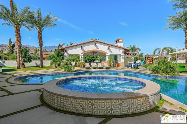 Exterior, Playground, Pool