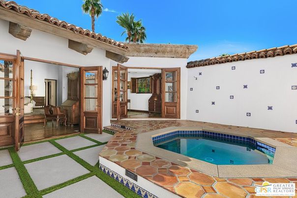 Exterior, Pool