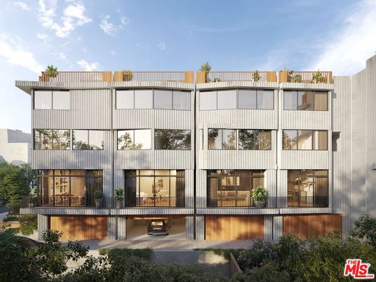 Exterior, Facade, Modern