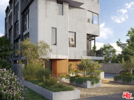 Exterior, Facade, Modern