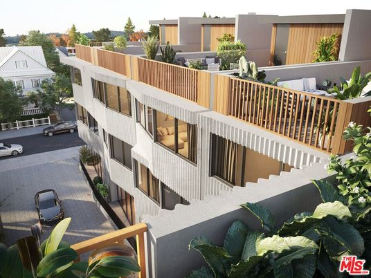 Exterior, Facade, Modern