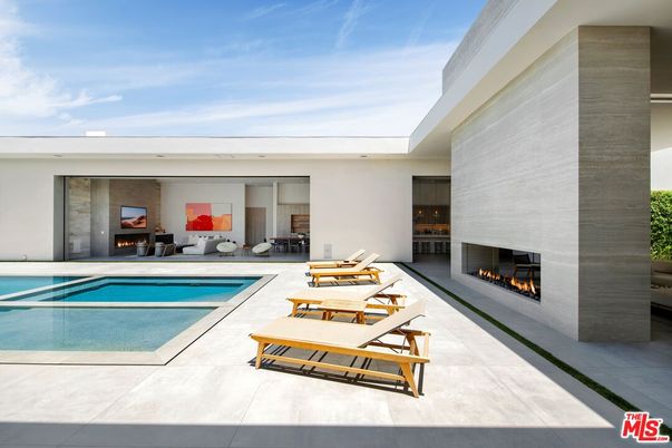 Exterior, Fireplace, Pool