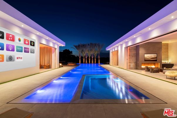 Exterior, Fireplace, Pool