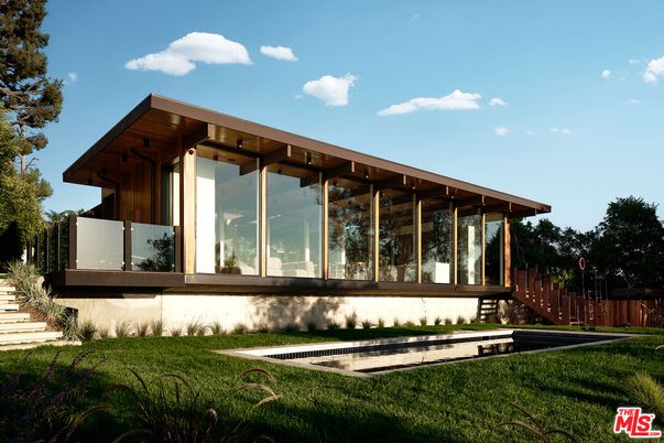 Backyard, Exterior, Facade, Modern