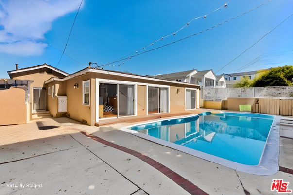Exterior, Pool