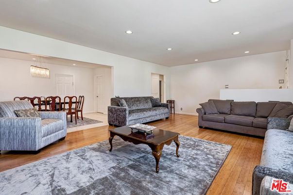 Dining room, Interior, Living room, Pendant Lights, Recessed Lighting, Wood Texture Flooring