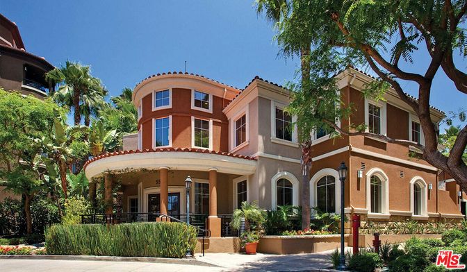 Exterior, Facade, Mediterranean
