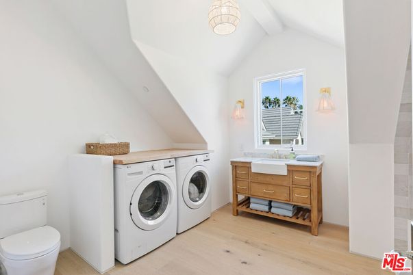 Bathroom, Interior, Washer, Wood Texture Flooring