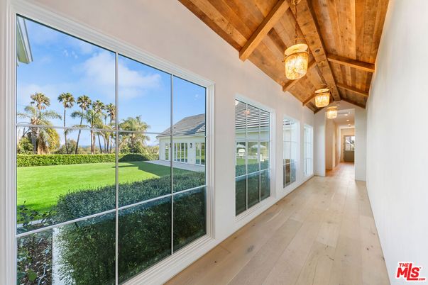 Interior, Pendant Lights, Sun Room, Wooden Beams, Wooden Ceilings, Wood Texture Flooring