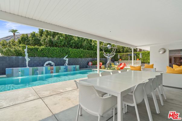 Exterior, Pool
