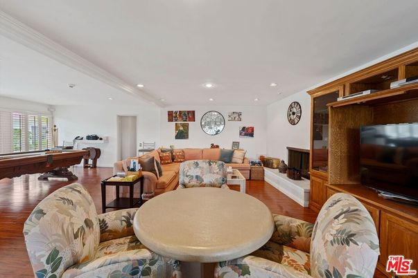 Billiard Table, Game Room, Interior, Living room, Recessed Lighting, Wood Texture Flooring