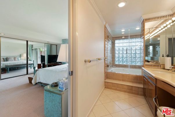 Bathroom, Bedroom, Glass Shower, Interior, Recessed Lighting