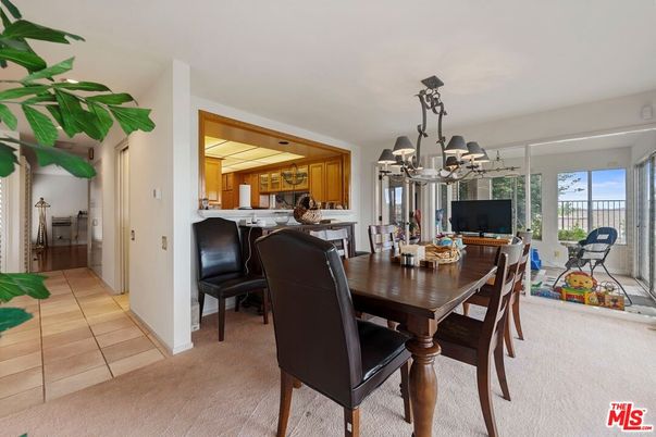 Chandelier, Dining room, Interior, Kitchen