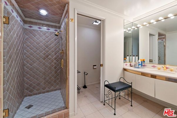 Bathroom, Interior, Recessed Lighting